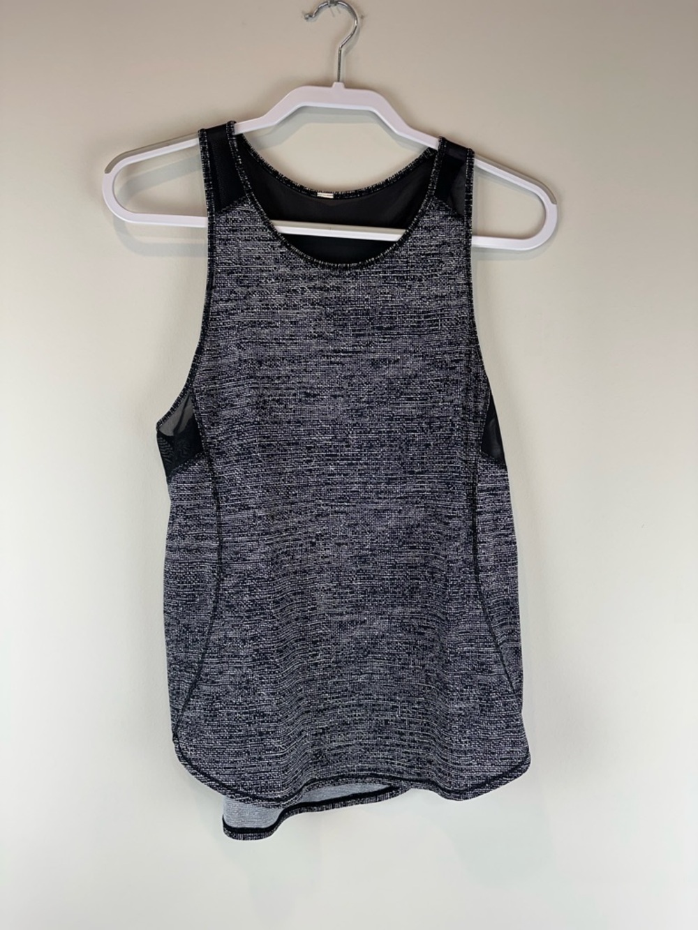 Lululemon Mesh Scape Black Sculpt Athletic Athleisure Workout Tank Top II Size 8